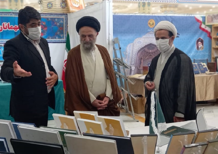 بازدید شخصیت های حوزوی و علمی در ششمین روز نمایشگاه 3 1 1 2